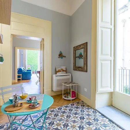 Apartment Donna Costanza - Stylish And Panoramic Flat *