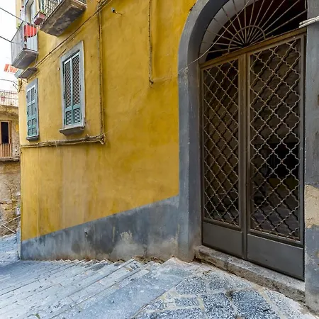 Apartment Donna Costanza - Stylish And Panoramic Flat *