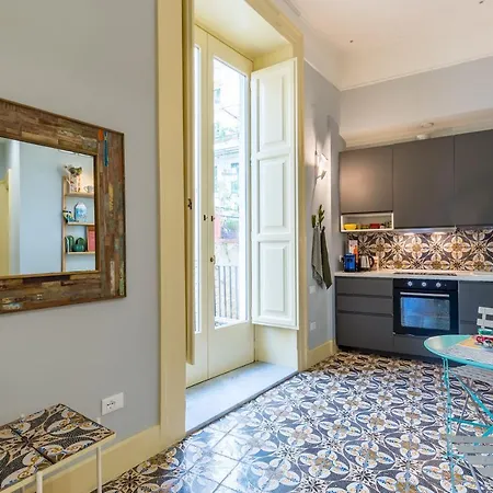 Donna Costanza - Stylish And Panoramic Flat